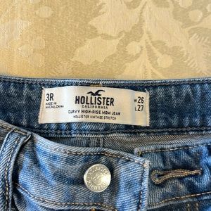 Hollister curvy high rise mom Jean 3R waist 26 length 27 swirl